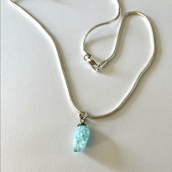 Beautiful Aquamarine Cracked Rock
Crystal Quartz & 18” silver plated Necklace - Picture 3 of 4